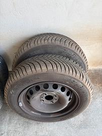Pneumatici 165/70R14 con cerchio