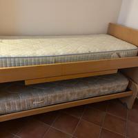 Letto doppio con letto estraibile sottostante
