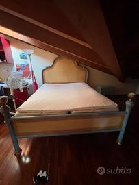 Letto matrimoniale in ferro decorato
