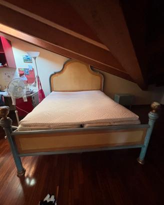 Letto matrimoniale in ferro decorato