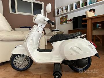 Scooter per bambini Vespa GTS elettrico 12V