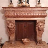 CAMINO IN MARMO ROSA DI VERONA SCOLPITO A MANO