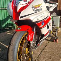 YAMAHA r6 pronto pista
