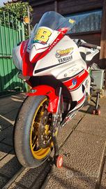 YAMAHA r6 pronto pista