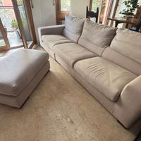 DIVANO TRE POSTI CON POUF