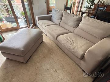 DIVANO TRE POSTI CON POUF