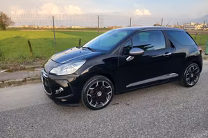Ds DS3 3 1.2 VTi 82 Just Black full optional