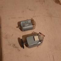 Acc. plastico : coppia motorini locomotive