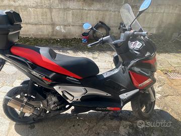 Aprilia SR Max 300 - 2012