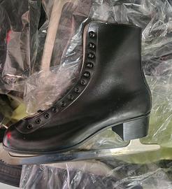 Pattini da ghiaccio nuovi