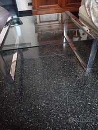 tavolino in vetro e acciaio 