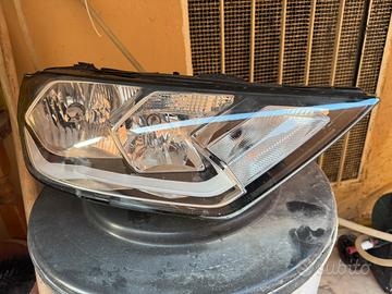 Faro Audi A1 lato desto