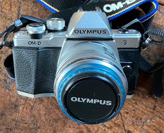 Olympus OM-D E-M10 MarkII Argento Ottica 14-42mm