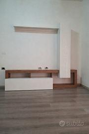 parete attrezzata compresa di mensola