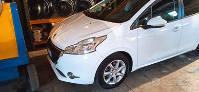 peougeot 208 1.2 vti allure per neopatentati
