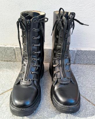 Stivali anfibi in cuoio lucido nero