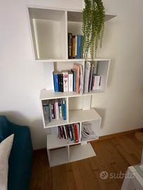Libreria moderna bianca