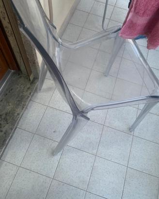 Sedia in plastica trasparente