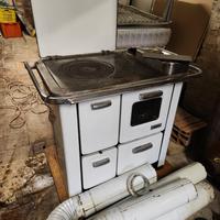 Stufa cucina a legna con tubi e accessori 