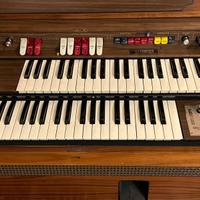 Organo a doppia tastiera anni ‘80