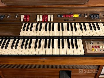 Organo a doppia tastiera anni ‘80
