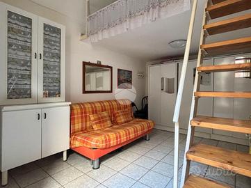 MONOLOCALE A MANFREDONIA