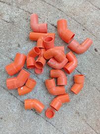 raccordi in PVC rosso da 40 e 50 misti