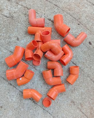 raccordi in PVC rosso da 40 e 50 misti