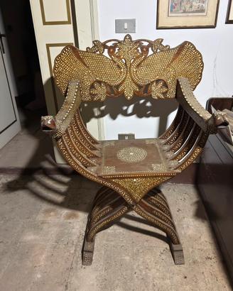 Sedia Savonarola Intarsiata a Mano - Motivo Pavoni