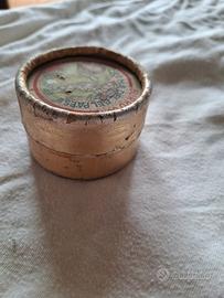 scatola vuota di vecchia produzione 