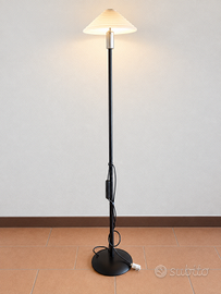 Lampada da terra con paralume bianco