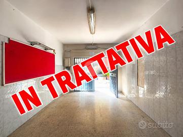 NEGOZIO A NAPOLI