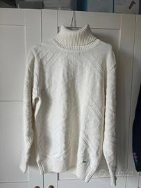 Maglione bianco collo alto