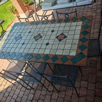 Tavolo, sedie e carrellino da esterno 