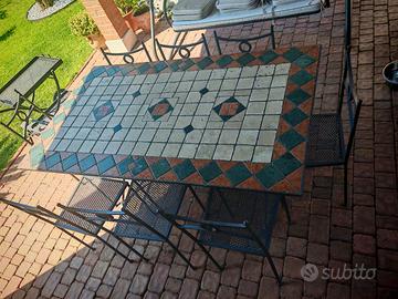 Tavolo, sedie e carrellino da esterno 