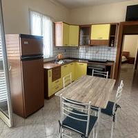 Trivani arredato con posto auto