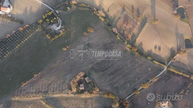 Terreno agricolo di 6 ha in posizione panoramica