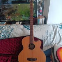 Chitarra Basso acustico elettrificato