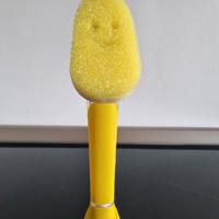 Spazzola per piatti con serbatoio