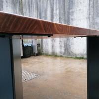 Tavolo in legno di olmo