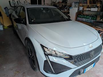 Peugeot 408 Plug-in Hybrid 180 e-EAT8 allure pack
