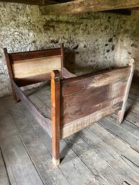Struttura letto antico in legno
