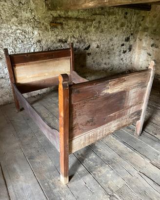 Struttura letto antico in legno