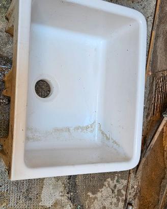 Lavabo da esterno o pilozzo