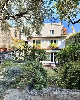 Villa di 225 m² con più di 5 locali a San Gregorio