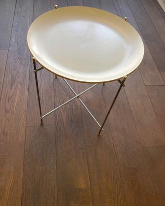 Tavolino basso design.  piano vassoio estraibile