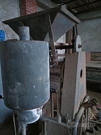 mulino per cereali con attacco per cardano