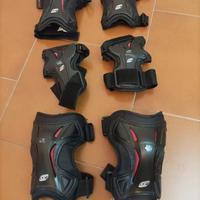 Protezioni polsi gomiti e ginocchia per adulti