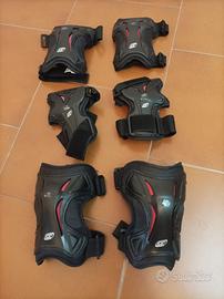 Protezioni polsi gomiti e ginocchia per adulti