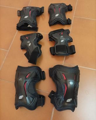 Protezioni polsi gomiti e ginocchia per adulti